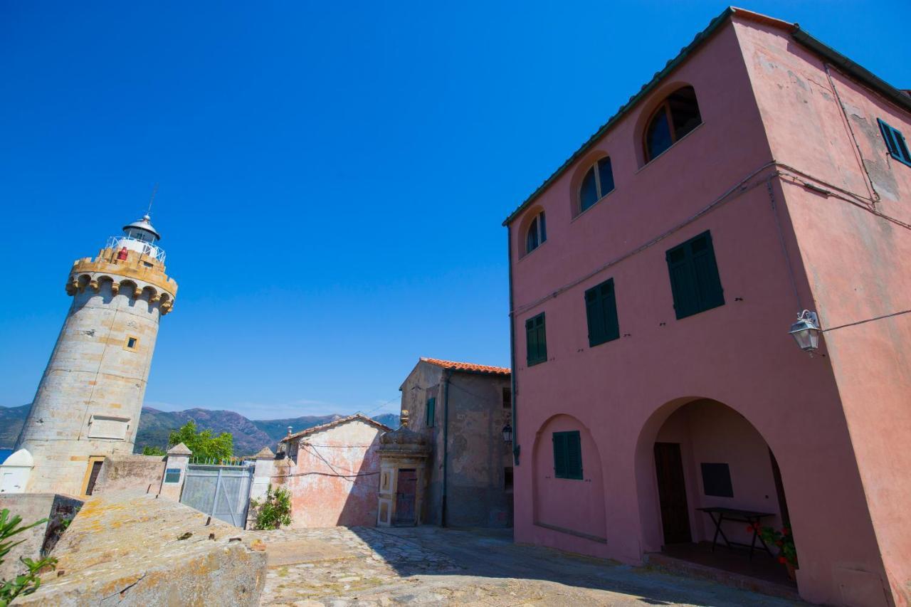 Helloelba Il Faro Holiday home
