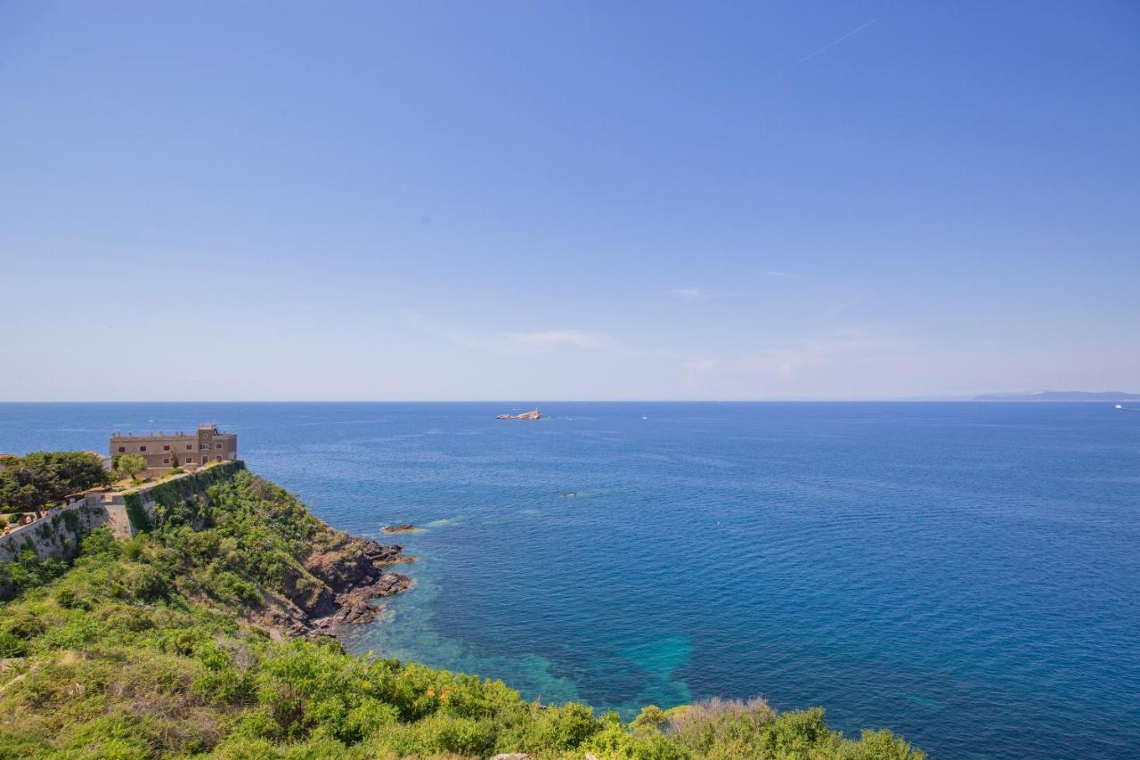 Helloelba Il Faro Holiday home *