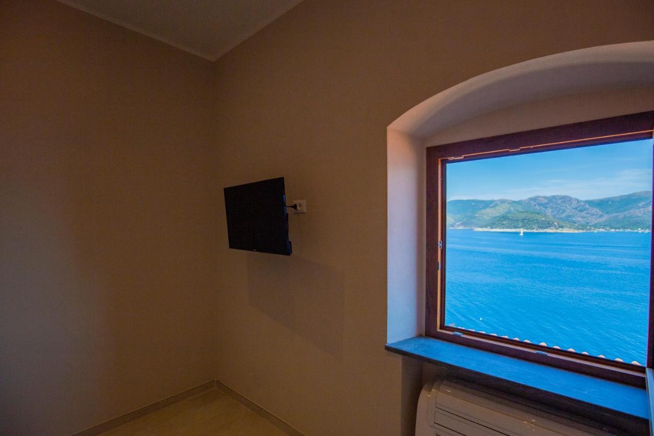 Helloelba Il Faro *